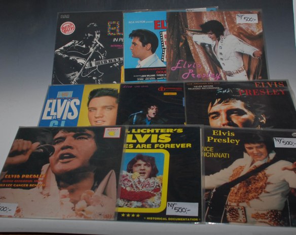 Hur många Elvisplattor hade Juholt?