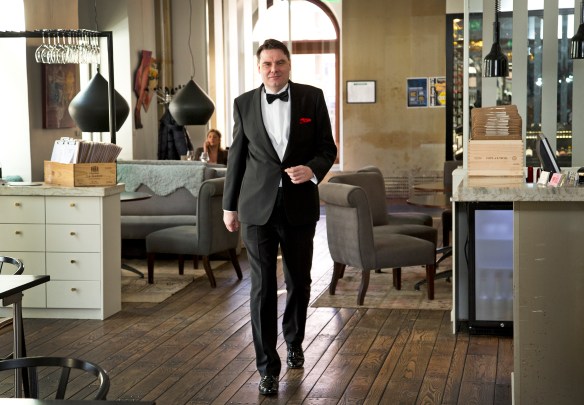 Paus: Välklädd i smoking