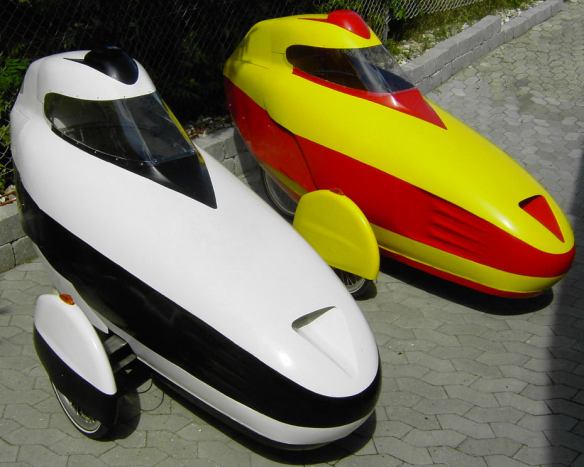 Två stycken cykelbilar av modell Leitra